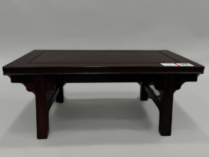 25I-IUP-139 MESA DE EXPOSICIÓN RECTANGULAR MARRÓN CHUHIN