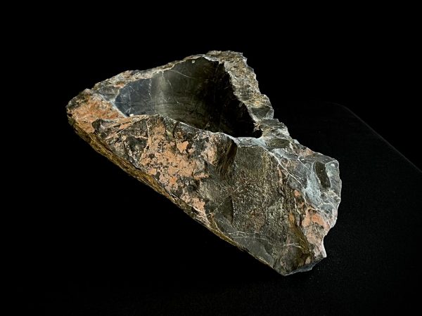 62143 POCILLO DE CUARCITA NEGRA TALLADO A MANO III