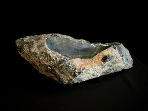 62143 POCILLO DE CUARCITA NEGRA TALLADO A MANO III