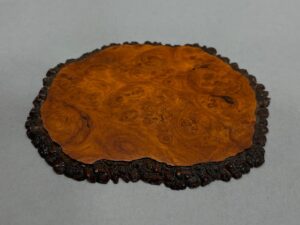 JITA DE EXPOSICIÓN IRREGULAR MARRÓN