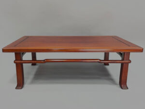 MESA DE EXPOSICIÓN RECTANGULAR MARRON