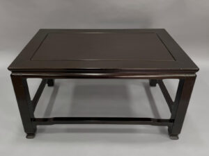 MESA DE EXPOSICIÓN RECTANGULAR MARRON SHOHIN