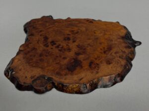 JITA DE EXPOSICIÓN IRREGULAR MARRÓN