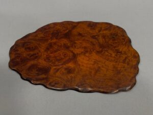 JITA DE EXPOSICIÓN IRREGULAR MARRÓN