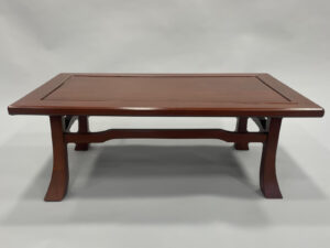 MESA DE EXPOSICIÓN RECTANGULAR MARRON